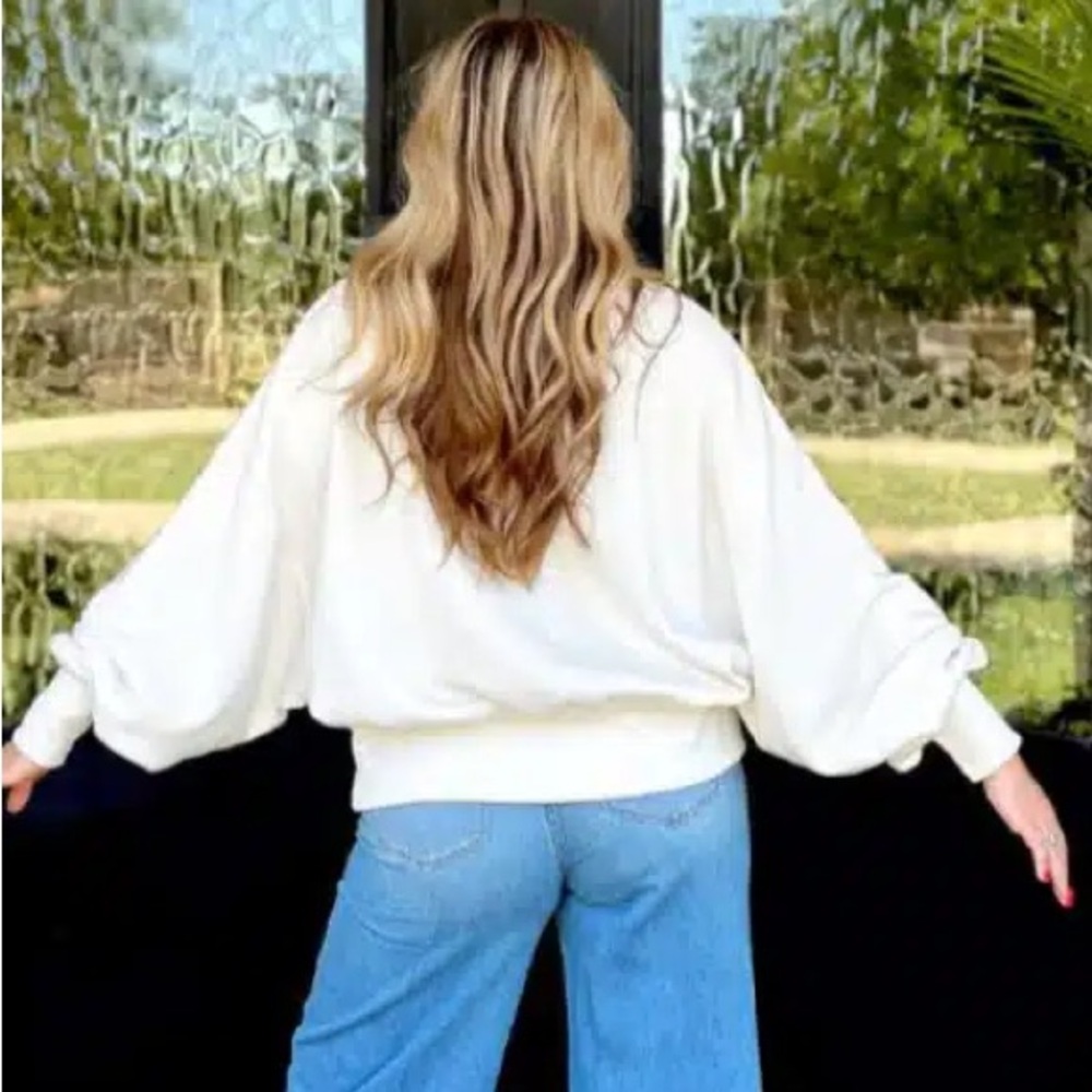 August Bleu Autumn Maggie sweatshirt in buttercream-NWT - Picture 2 of 6